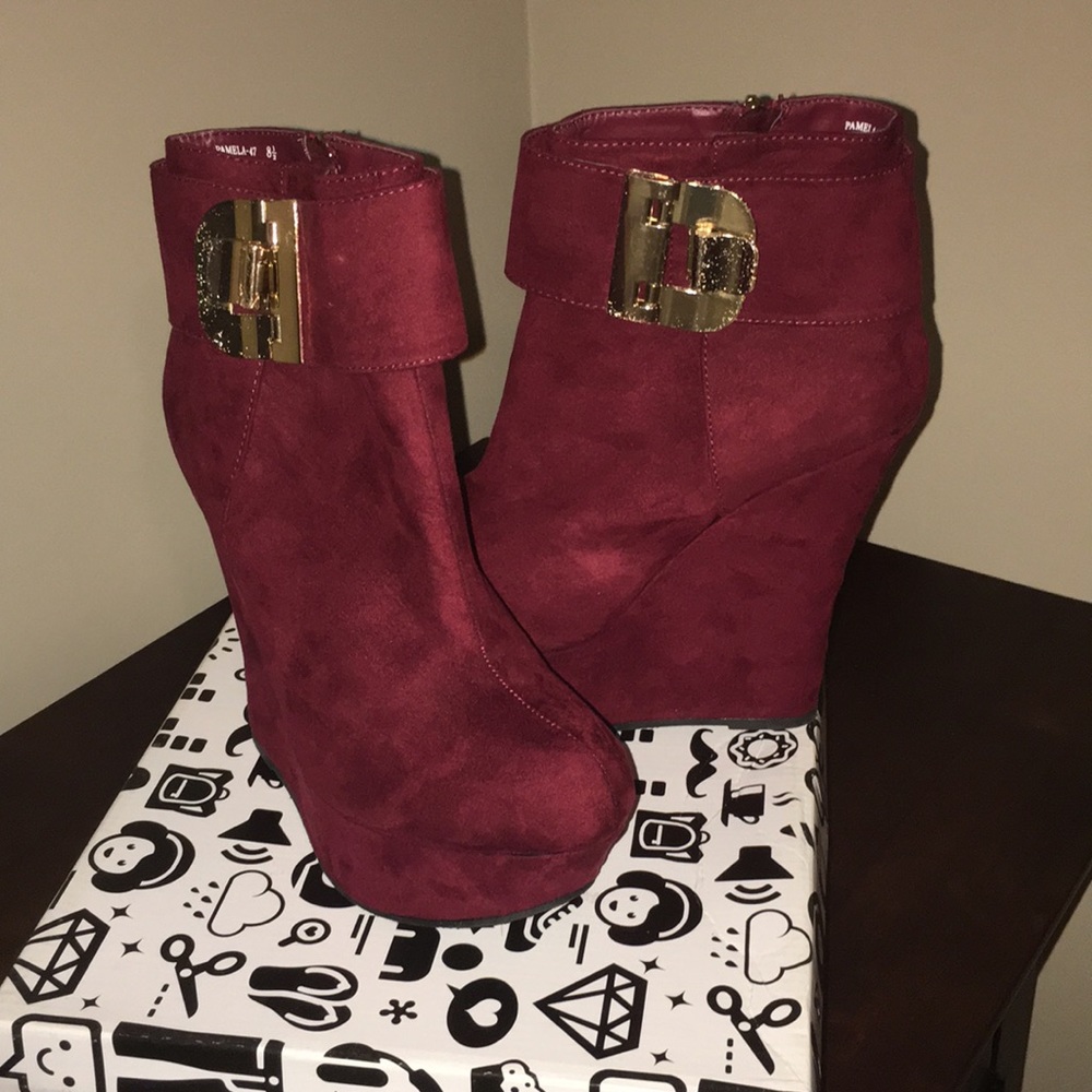 Burgundy Wedged bootie